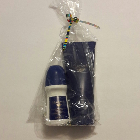 New Avon Mesmerize roll-on, Hair & Body wash gift - Picture 1 of 3
